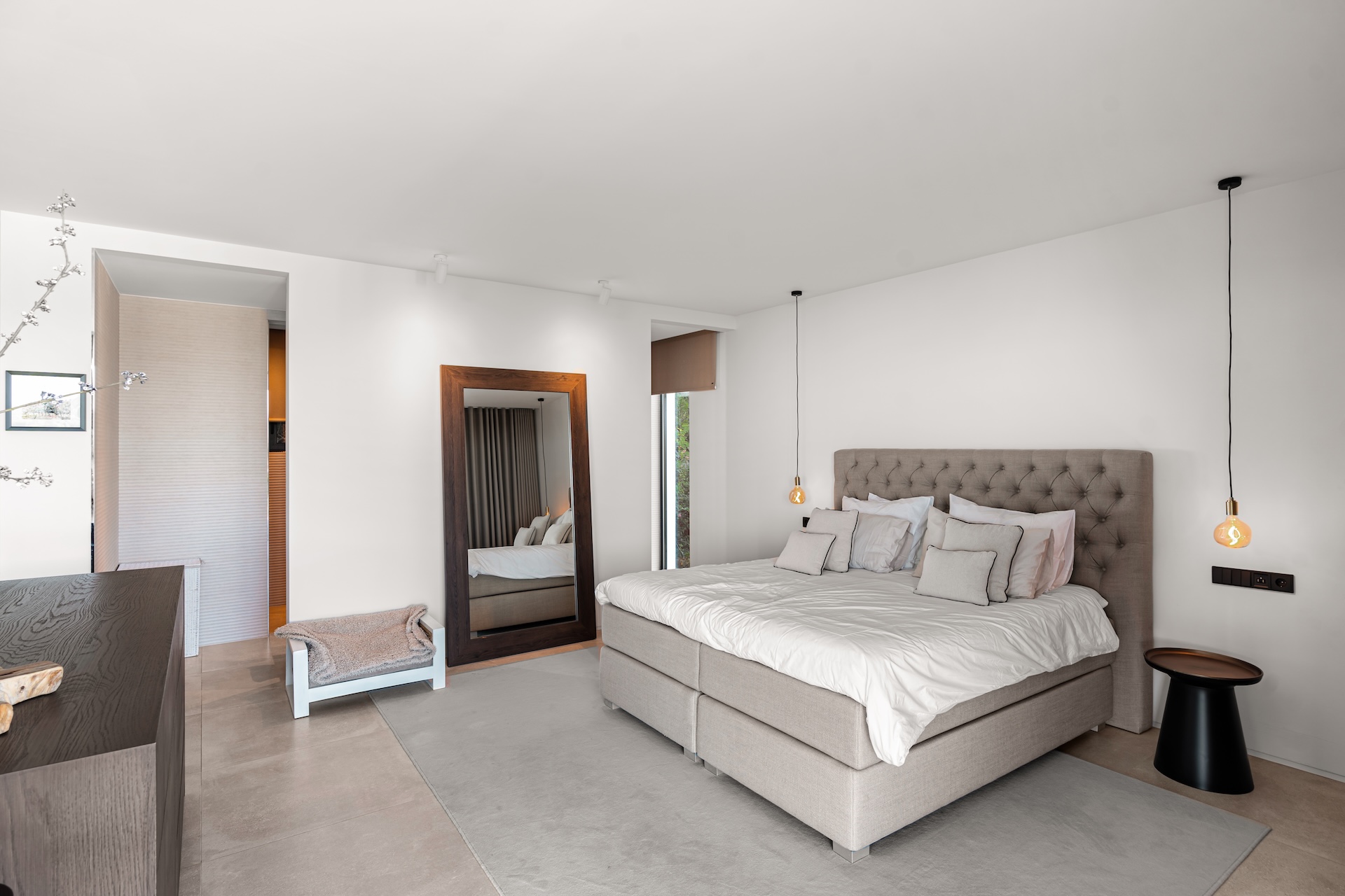 Resa Estates luxury vila Can Furnet modern Villa moderna bedroojm.jpg